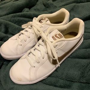 Nike Court Royale Sneakers
